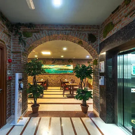 Aprilis - Special Category 4* Isztambul