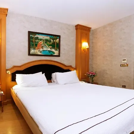 Aprilis - Special Category Isztambul